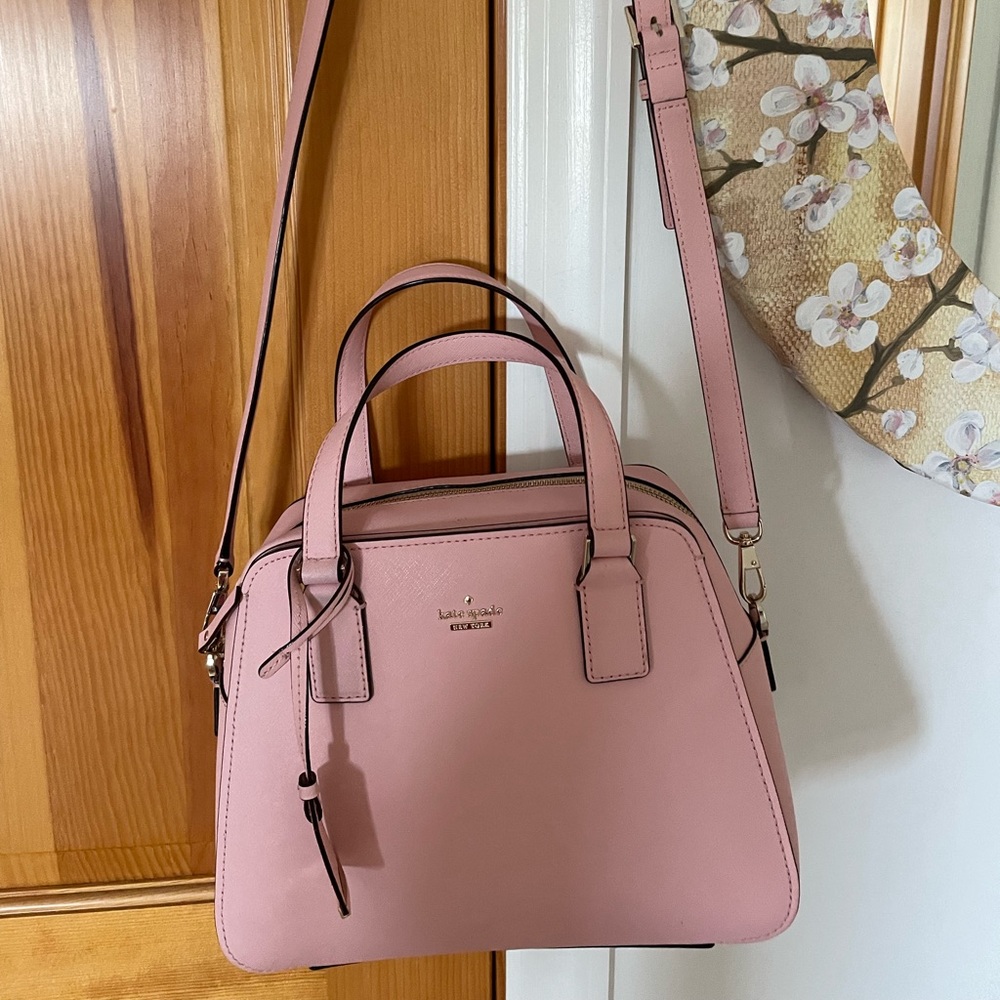 Light pink Kate spade shoulder or elbow bag. Very good condition